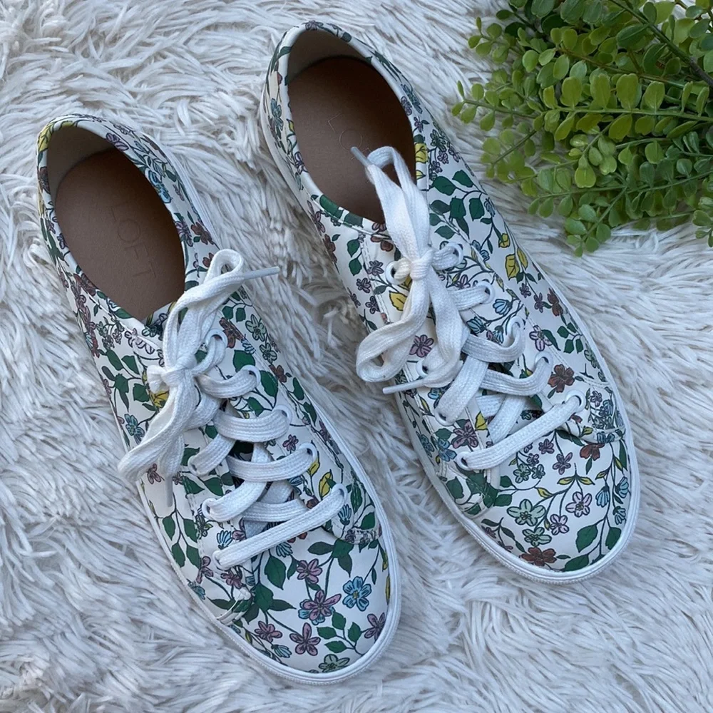 🎉2X HP🎉 Loft Floral Print Lace Up Sneakers 💗 White & Green - Picture 3 of 15